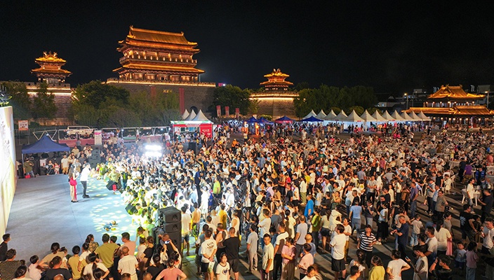 “夜經濟”點燃煙火氣，市民樂享“文旅盛宴”